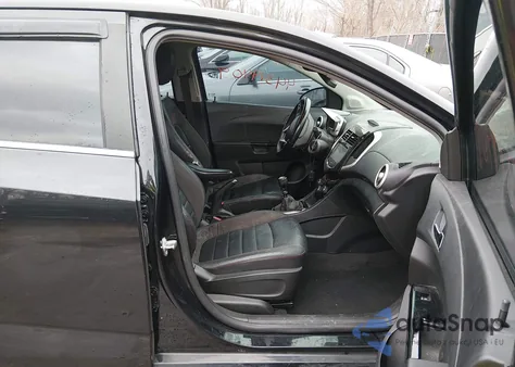 2015 Chevrolet Sonic Rs Manual z USA, uszkodzony, nr VIN 1G1JH6SB7F4138658